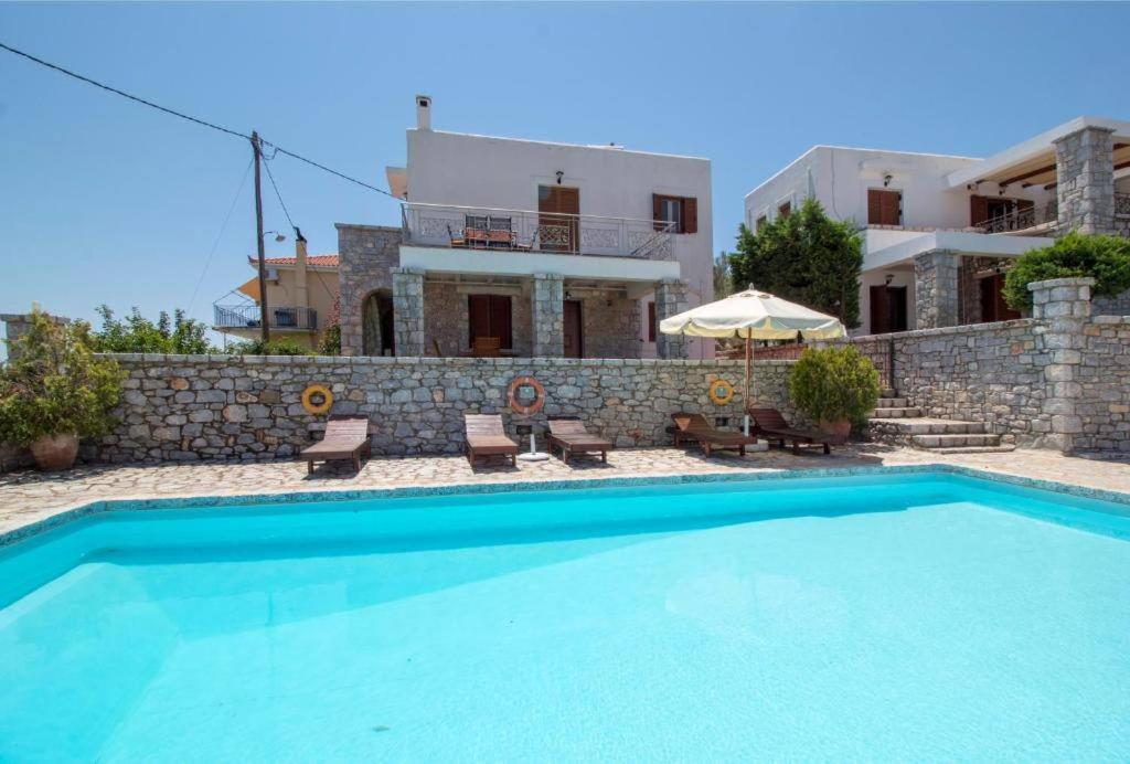 Malvazios Villas #4 기티오 외부 사진