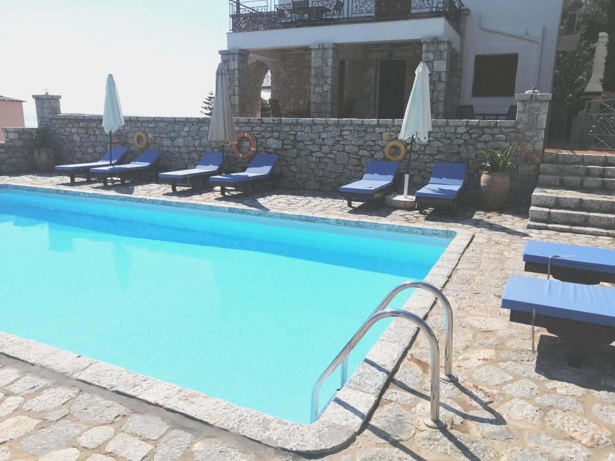 Malvazios Villas #4 기티오 외부 사진